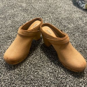 Clog heels